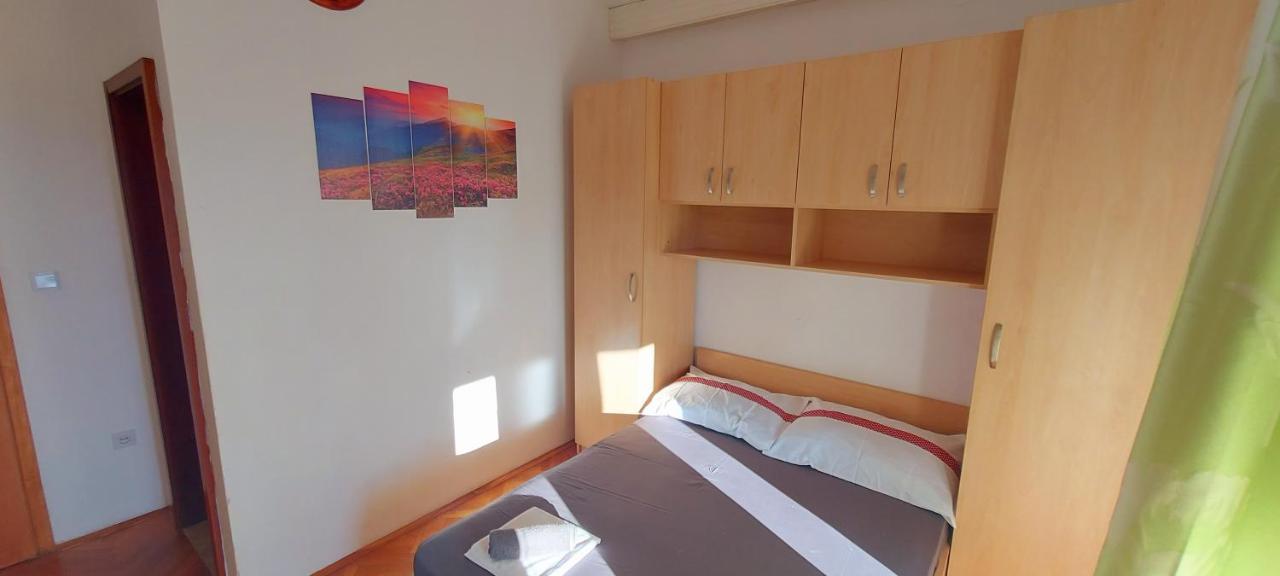Apartmani ANDRIJA Zivogosce Bagian luar foto