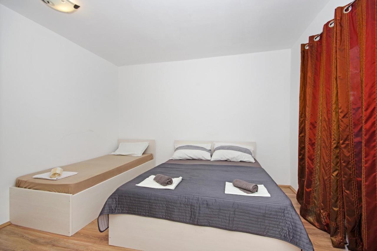 Apartmani ANDRIJA Zivogosce Bagian luar foto