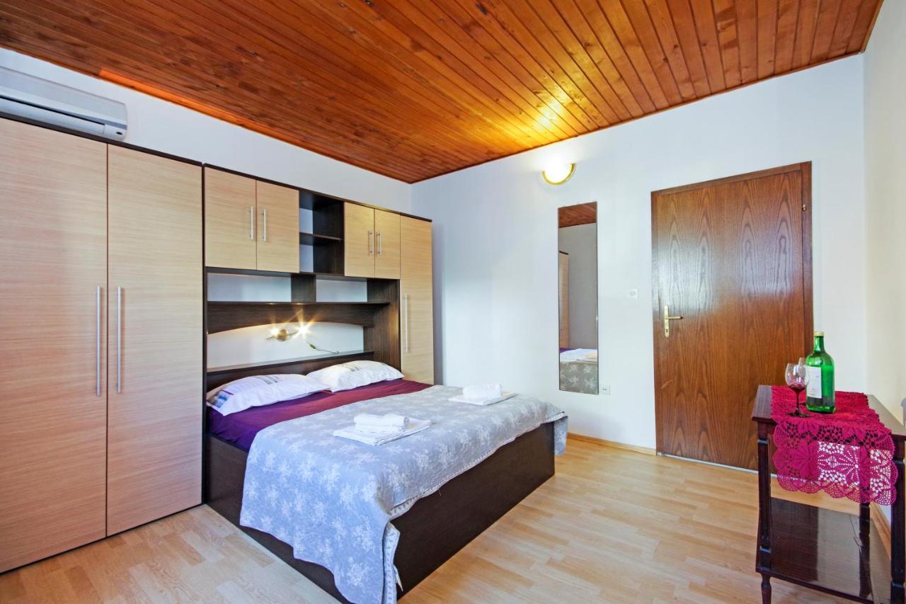 Apartmani ANDRIJA Zivogosce Bagian luar foto