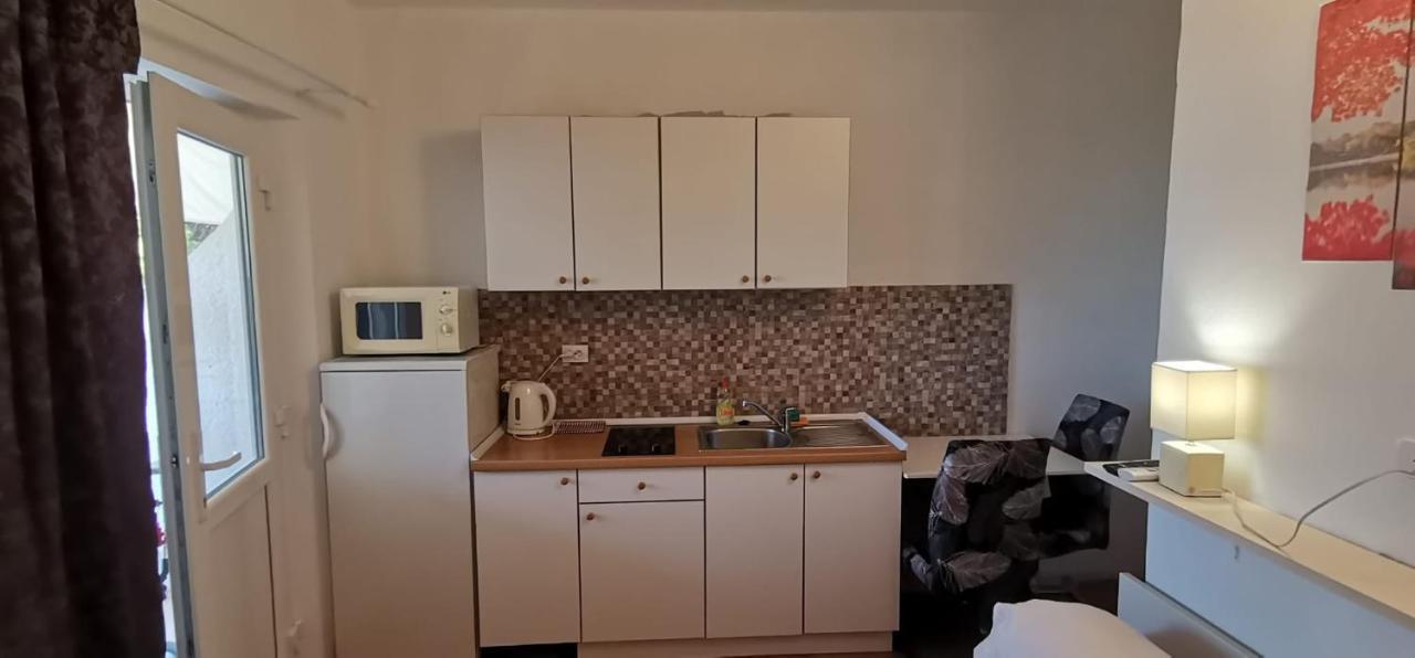 Apartmani ANDRIJA Zivogosce Bagian luar foto